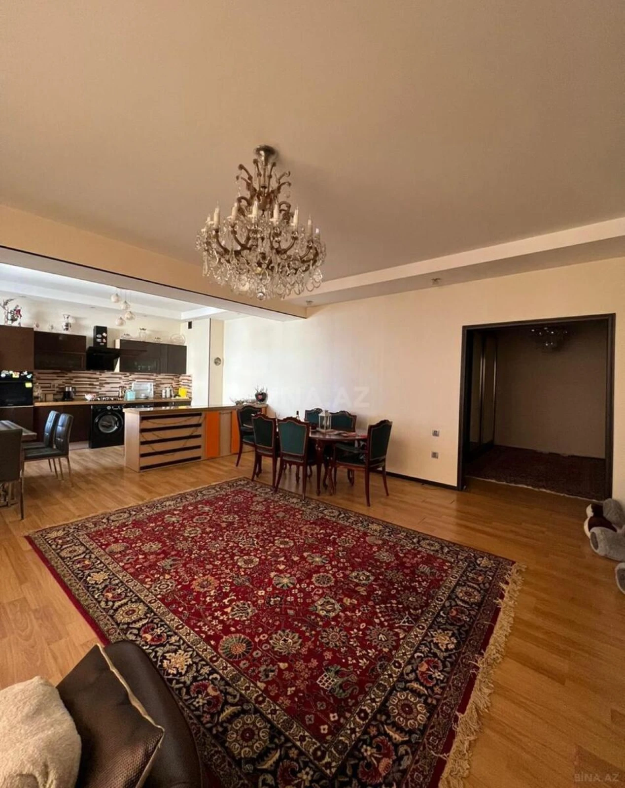 Satılır 3 otaqlı mənzil 156 m²