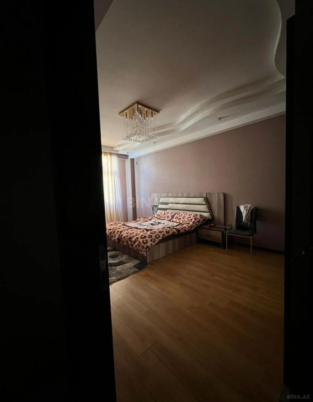 Satılır 3 otaqlı mənzil 156 m²