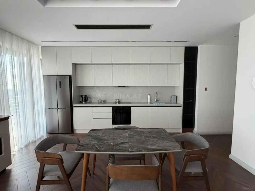 Kirayə verilir 4 otaqlı mənzil 157 m²