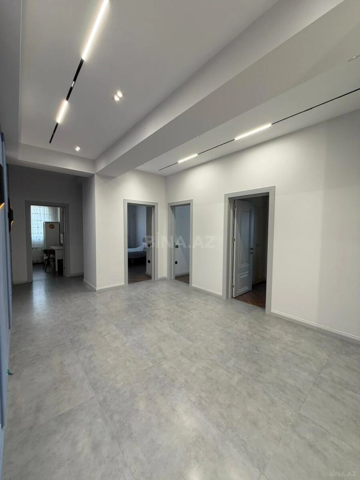 Kirayə verilir 4 otaqlı mənzil 157 m²