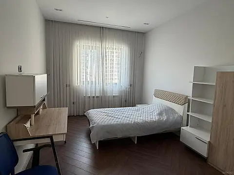 Kirayə verilir 4 otaqlı mənzil 157 m²