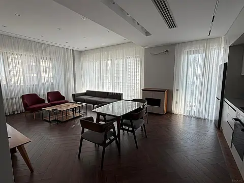 Kirayə verilir 4 otaqlı mənzil 157 m²