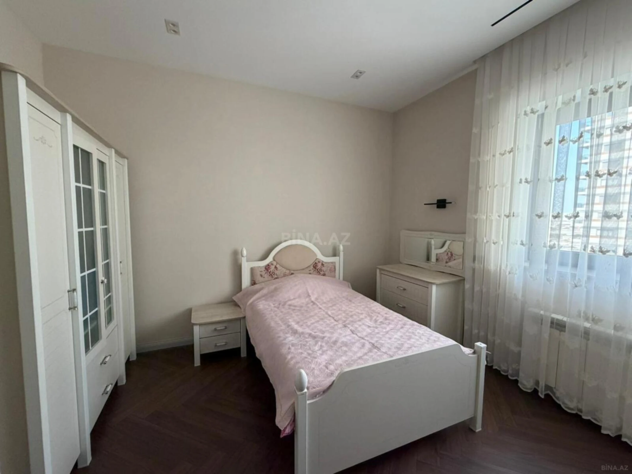 Kirayə verilir 4 otaqlı mənzil 157 m²