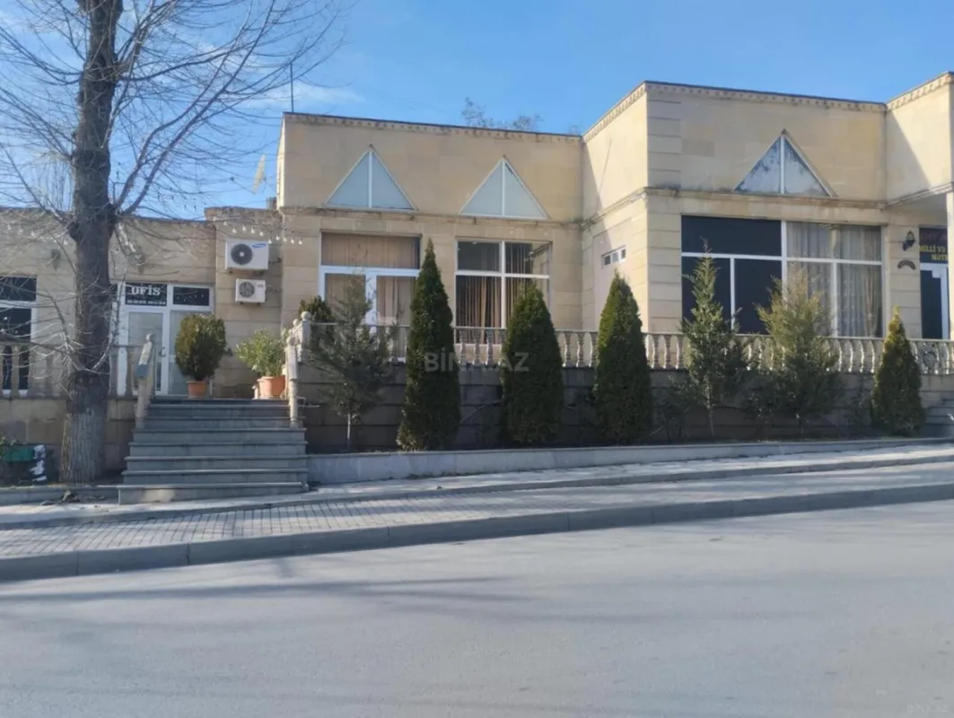 Satılır obyekt 560 m²