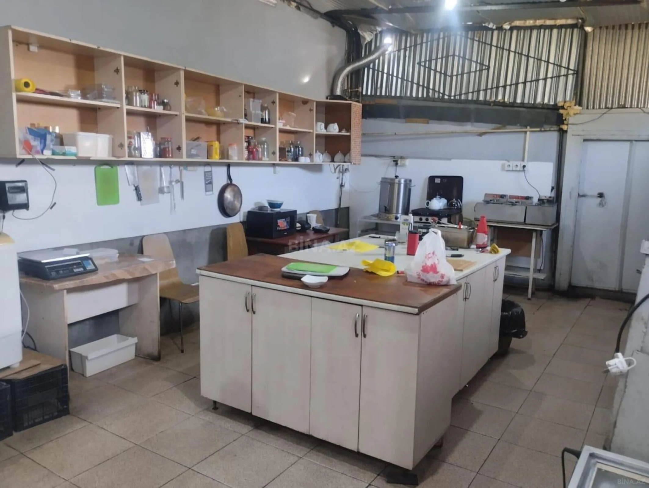 Satılır obyekt 560 m²