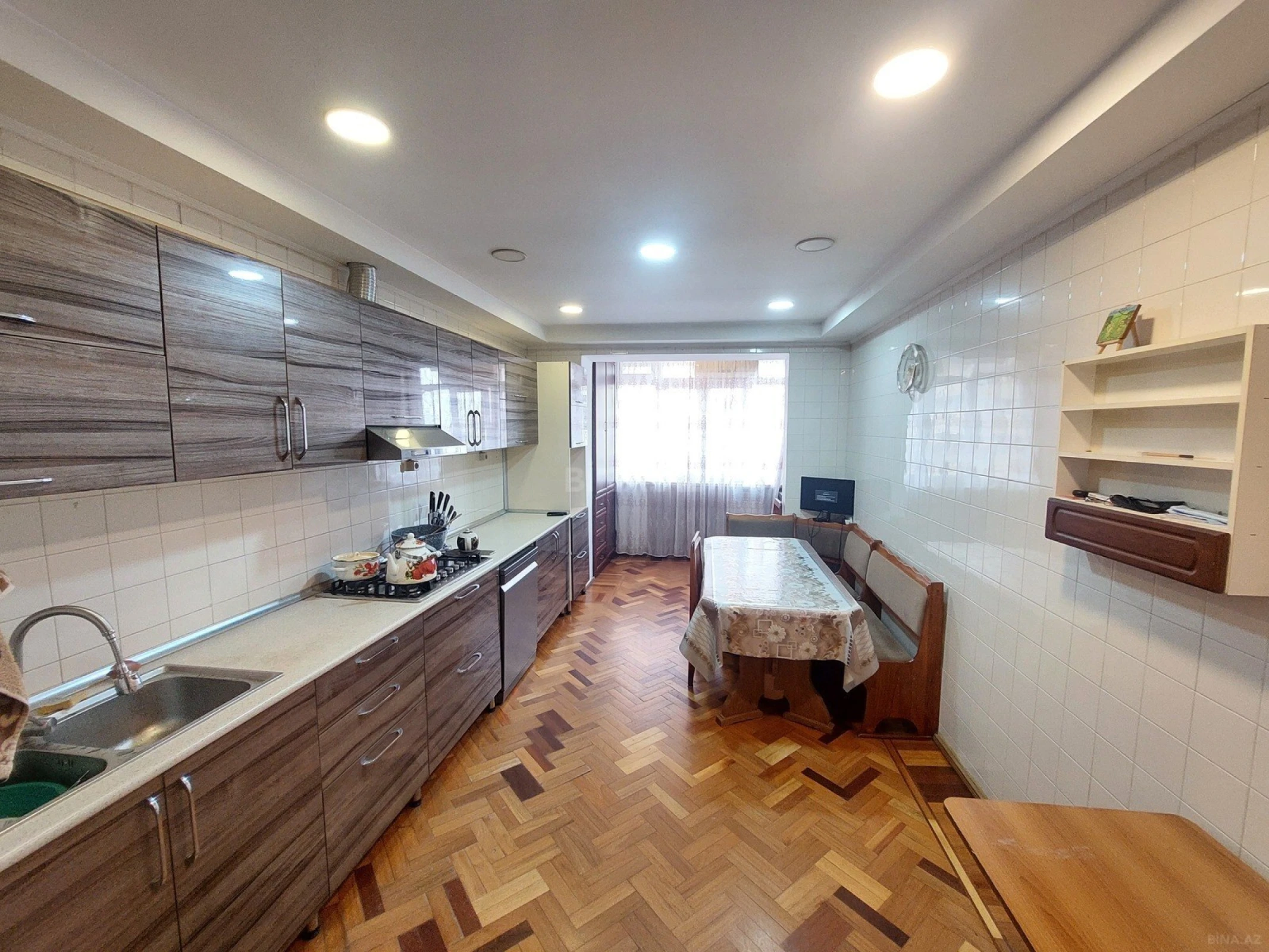 Satılır 5 otaqlı mənzil 133 m²