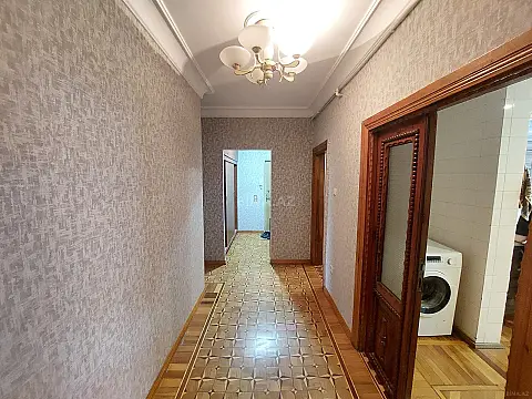 Satılır 5 otaqlı mənzil 133 m²
