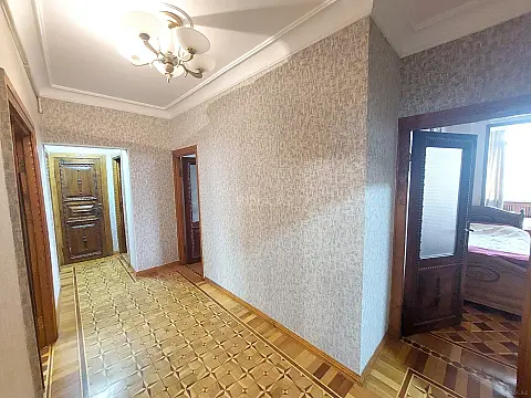 Satılır 5 otaqlı mənzil 133 m²