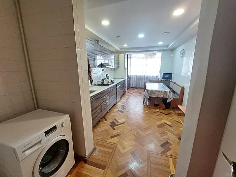 Satılır 5 otaqlı mənzil 133 m²