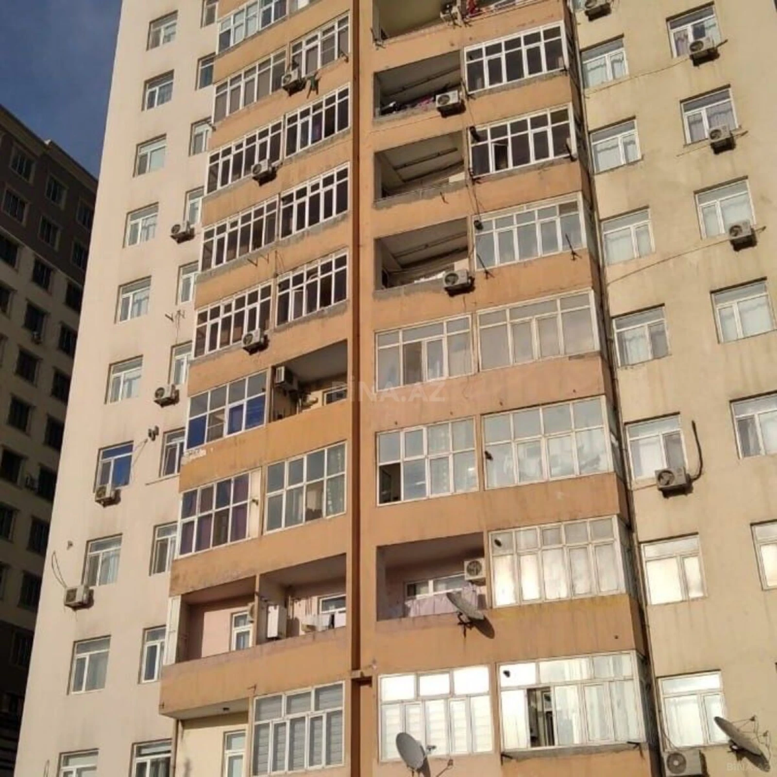 Satılır 3 otaqlı mənzil 140 m²