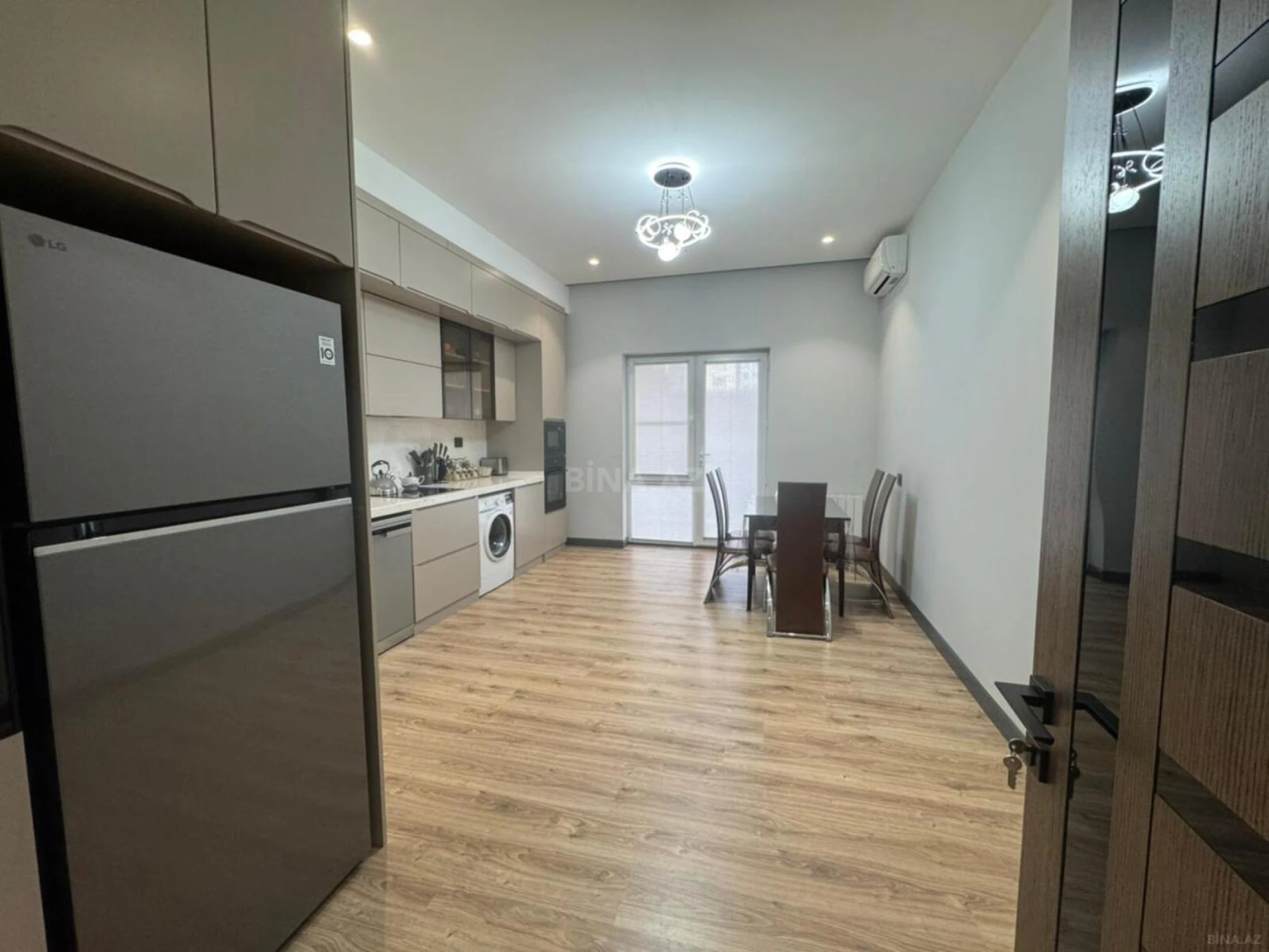 Kirayə verilir 2 otaqlı mənzil 95 m²