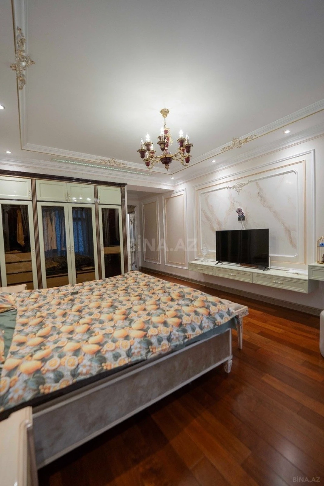 Satılır 3 otaqlı mənzil 159 m²