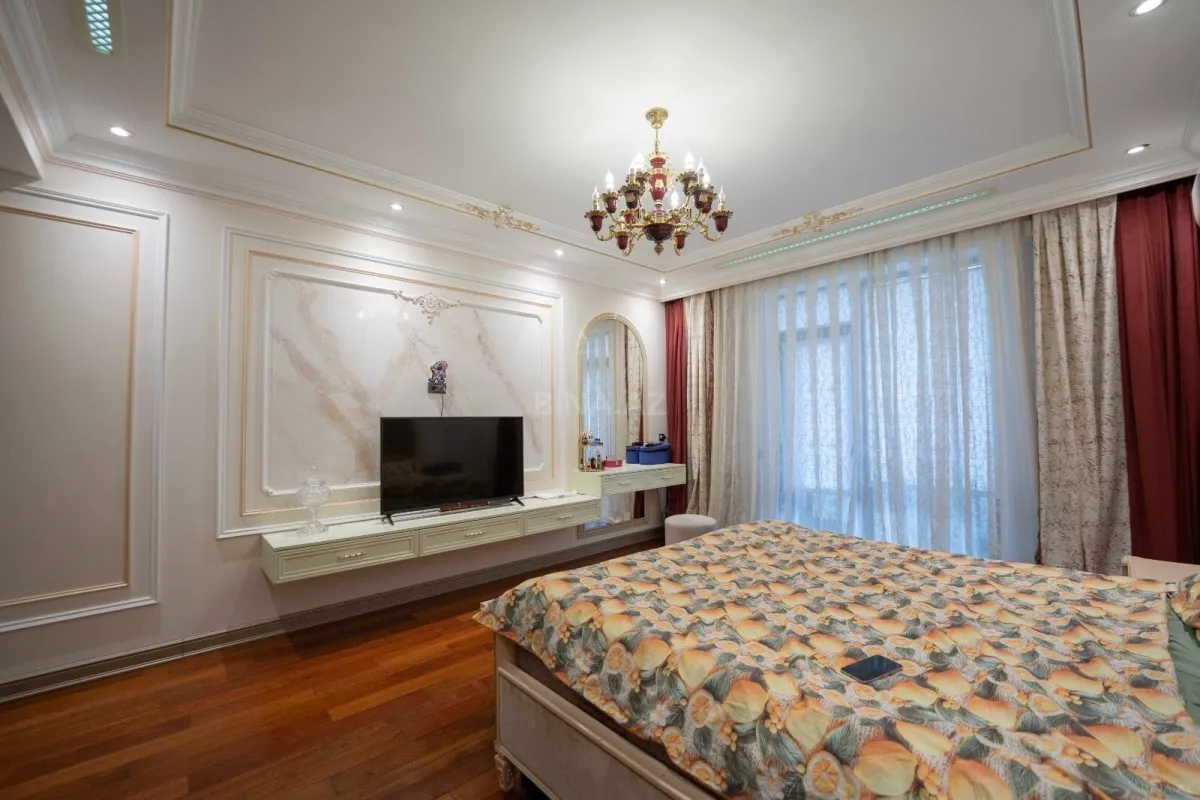 Satılır 3 otaqlı mənzil 159 m²