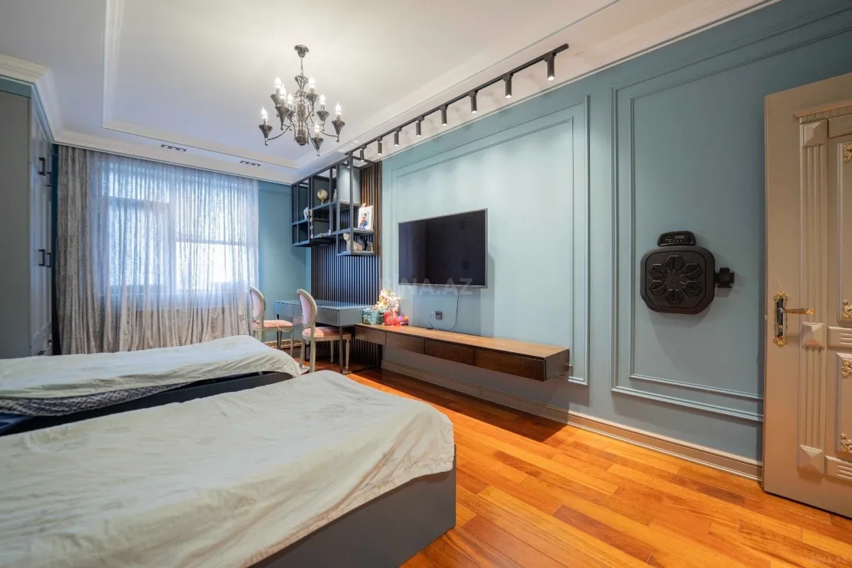 Satılır 3 otaqlı mənzil 159 m²