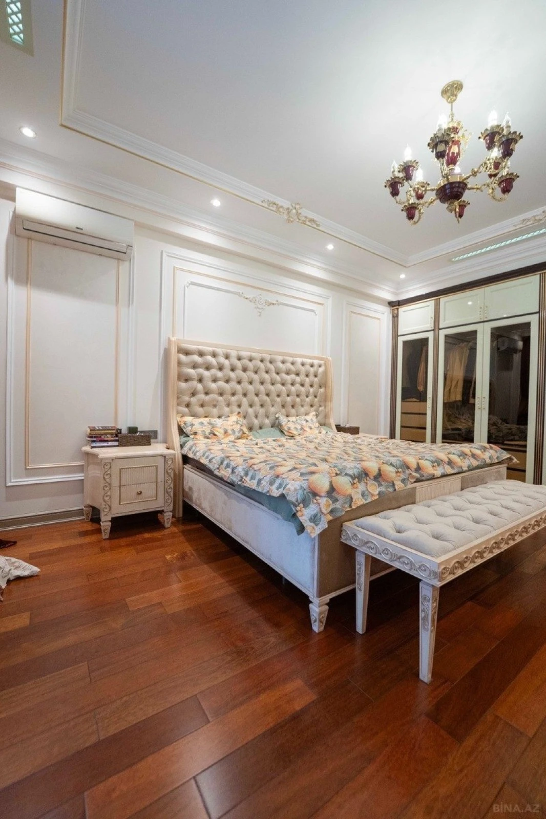 Satılır 3 otaqlı mənzil 159 m²