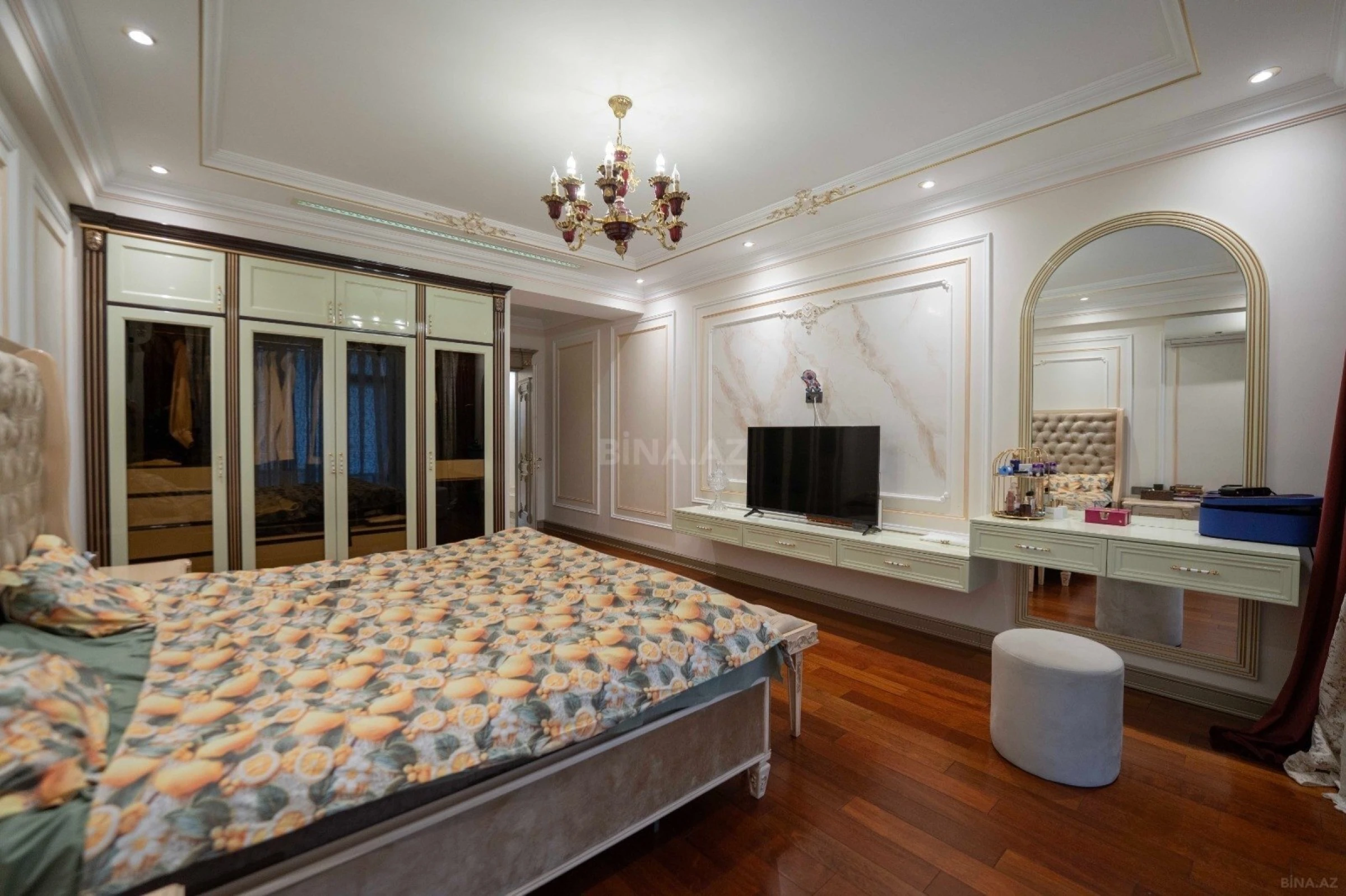 Satılır 3 otaqlı mənzil 159 m²