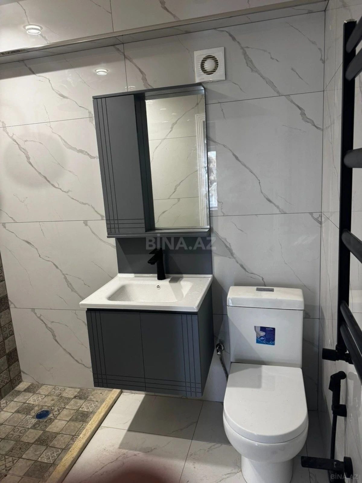 Satılır 2 otaqlı mənzil 49 m²