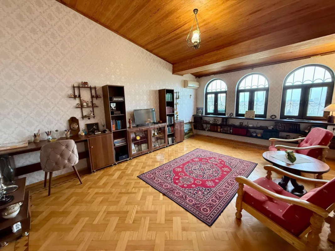 Satılır 4 otaqlı mənzil 154 m²