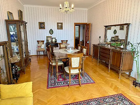 Satılır 4 otaqlı mənzil 154 m² — Bakı, İnşaatçılar 4 otaq 154.00 m²