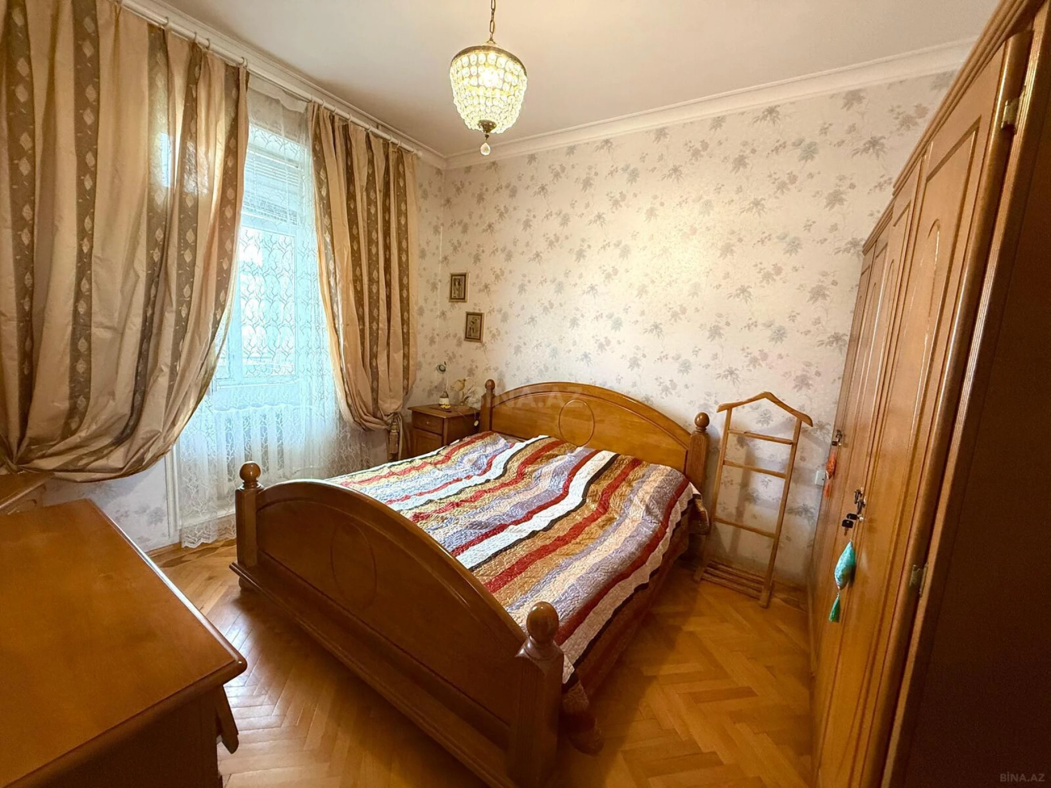 Satılır 4 otaqlı mənzil 154 m²