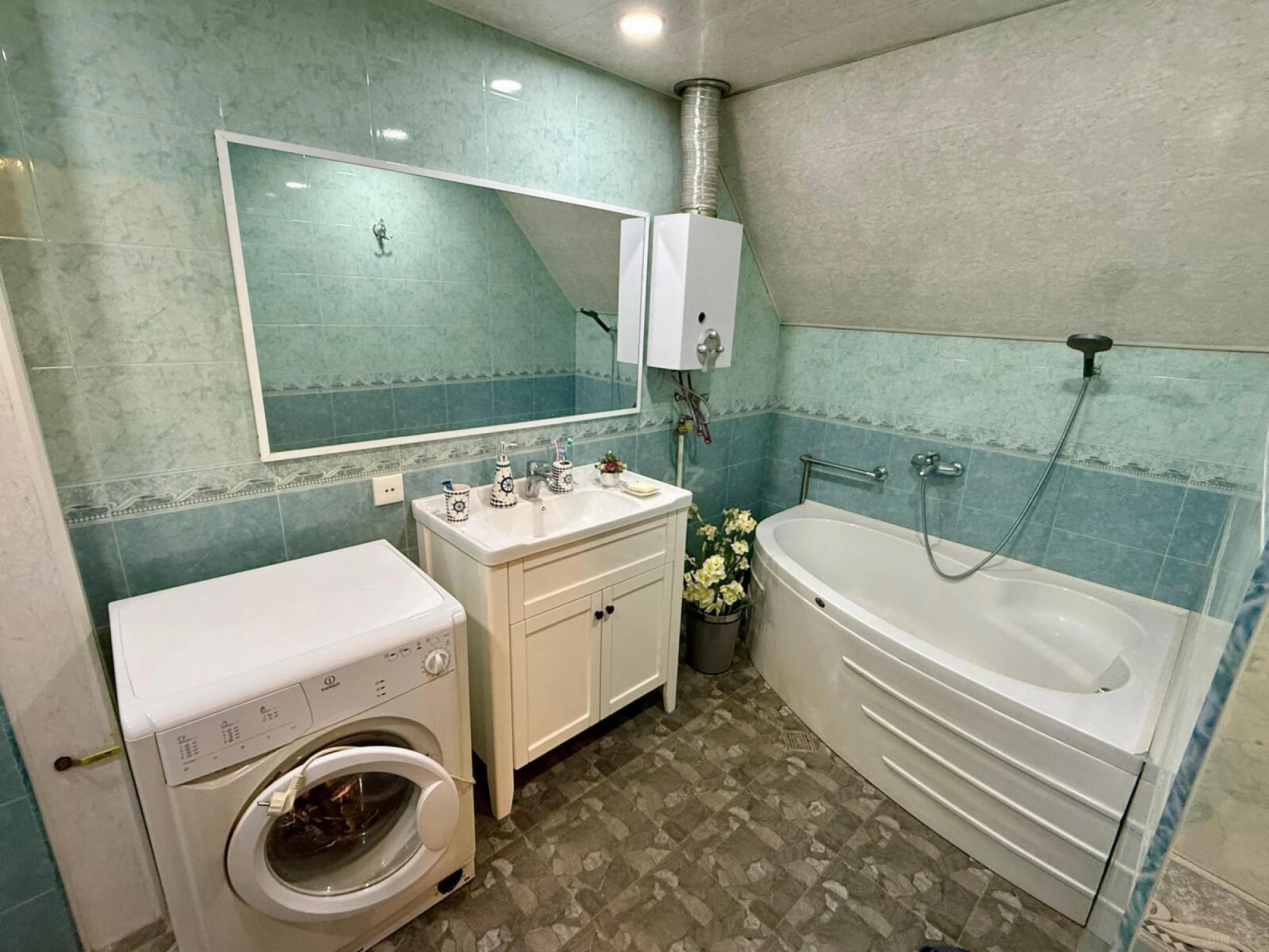 Satılır 4 otaqlı mənzil 154 m²