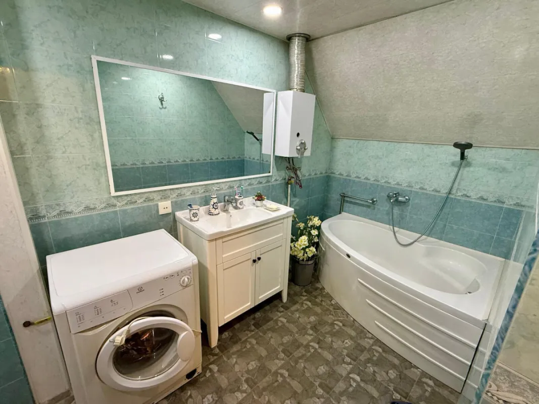 Satılır 4 otaqlı mənzil 154 m²