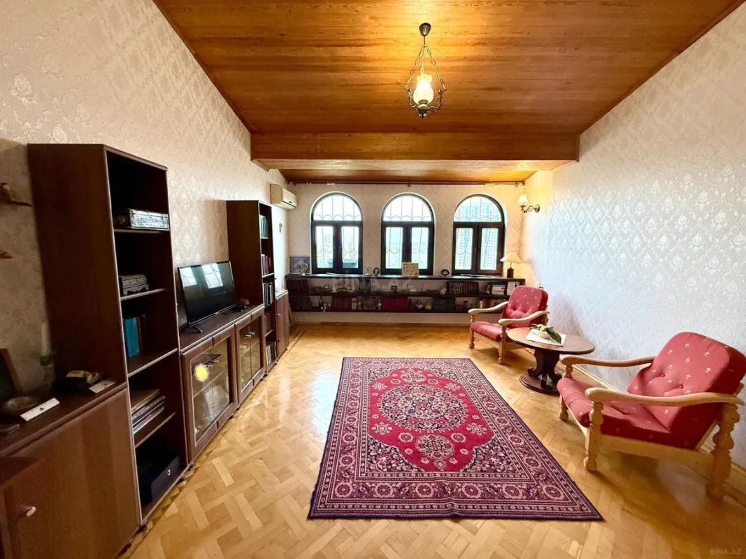 Satılır 4 otaqlı mənzil 154 m²