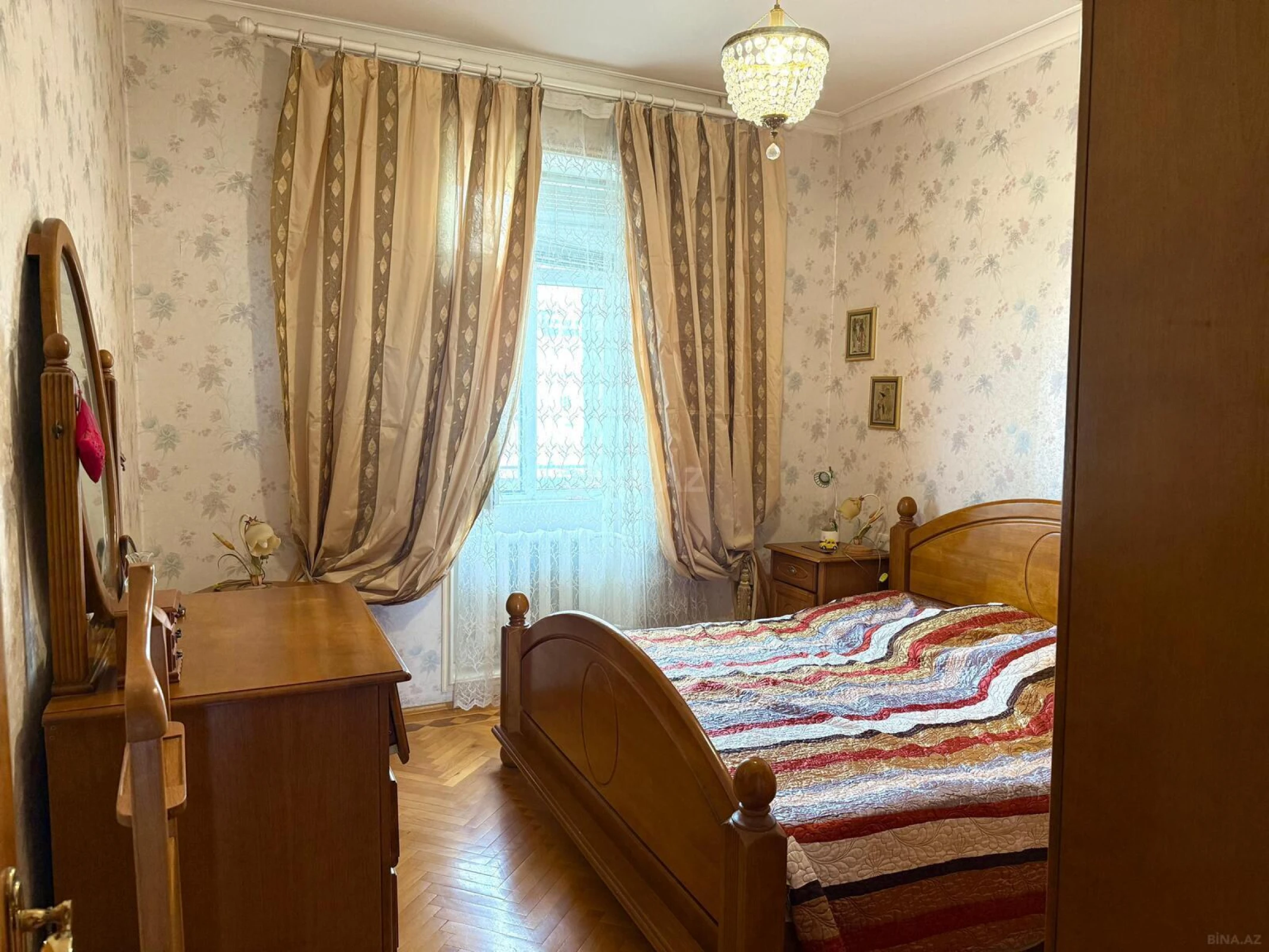 Satılır 4 otaqlı mənzil 154 m²