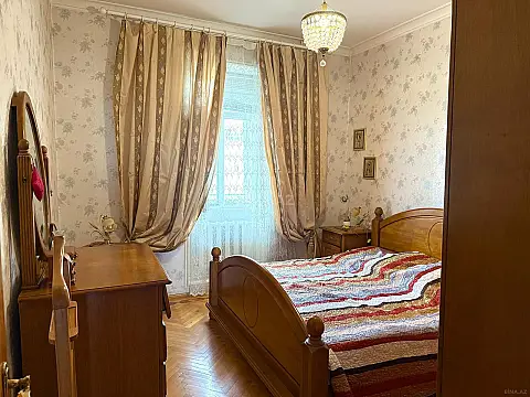 Satılır 4 otaqlı mənzil 154 m²