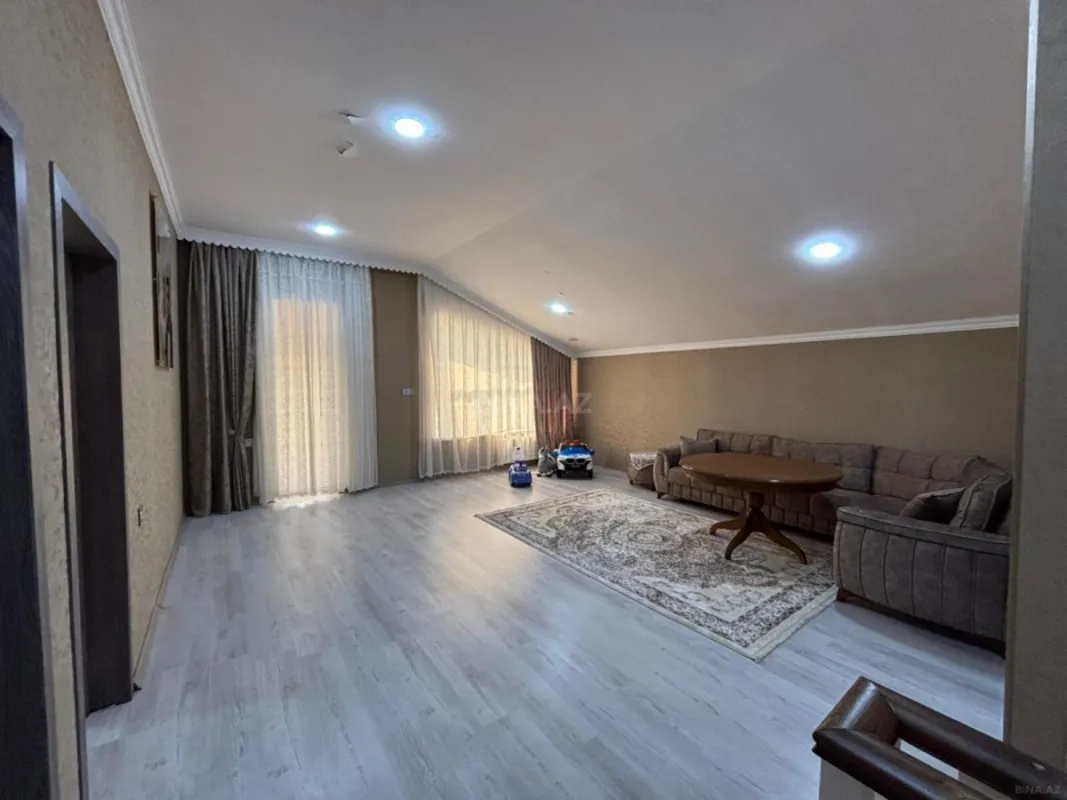 Satılır 6 otaqlı həyət evi 360 m²