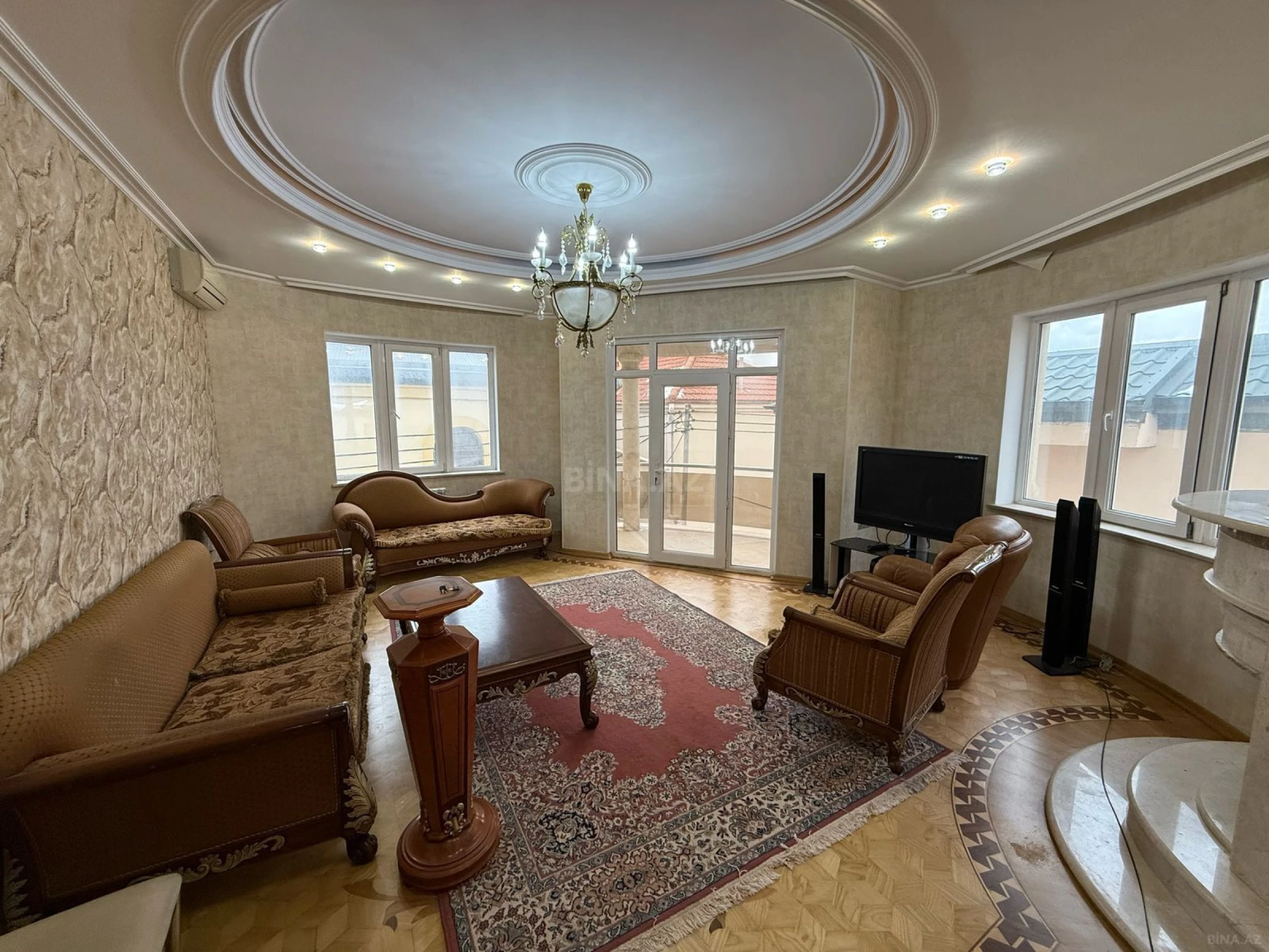 Satılır 5 otaqlı həyət evi 250 m²
