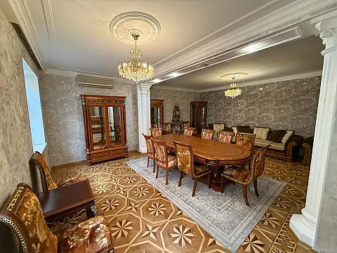 Satılır 5 otaqlı həyət evi 250 m²