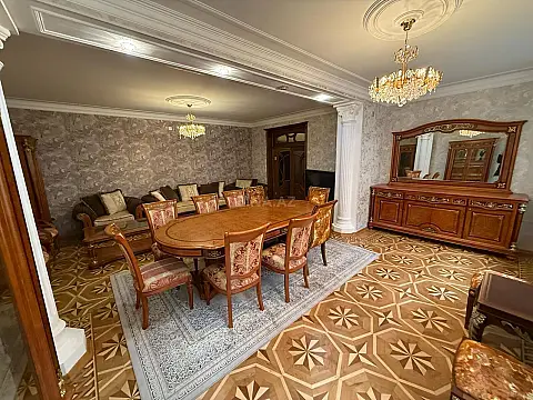 Satılır 5 otaqlı həyət evi 250 m²