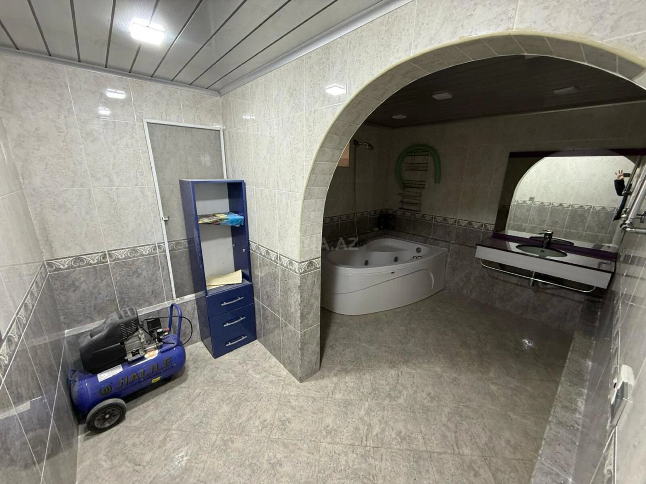 Satılır 5 otaqlı həyət evi 250 m²