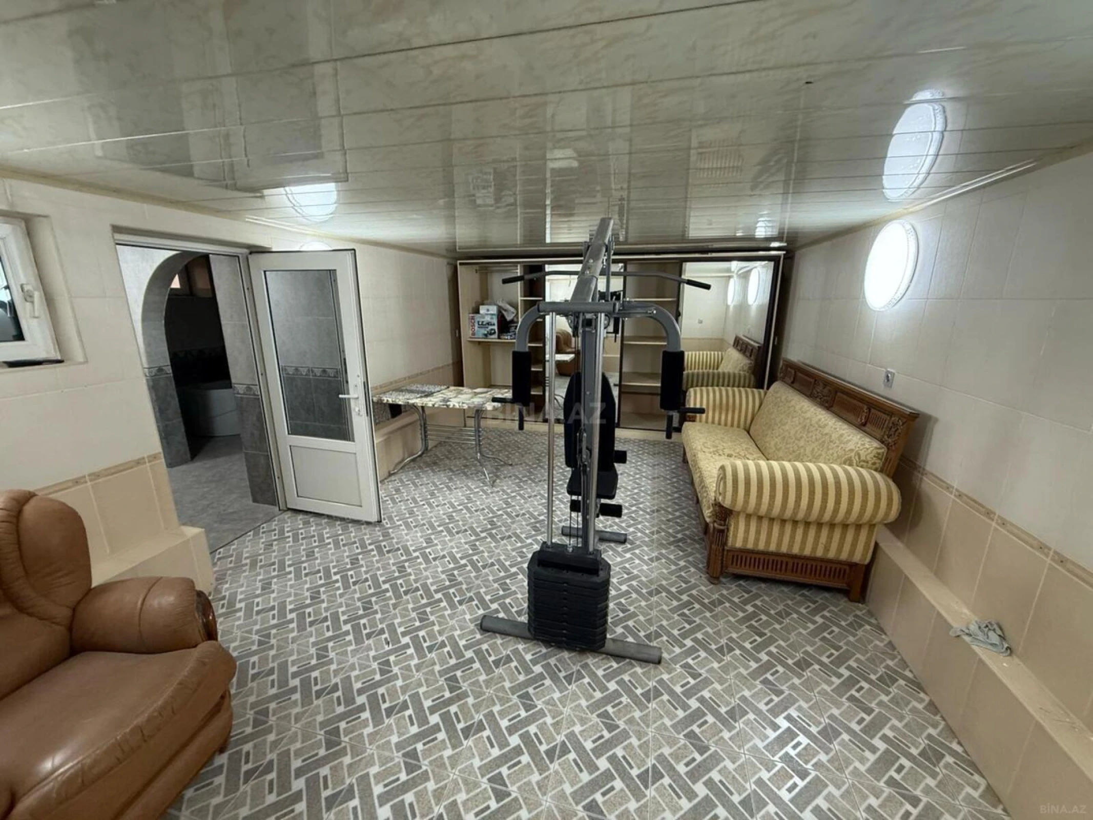 Satılır 5 otaqlı həyət evi 250 m²