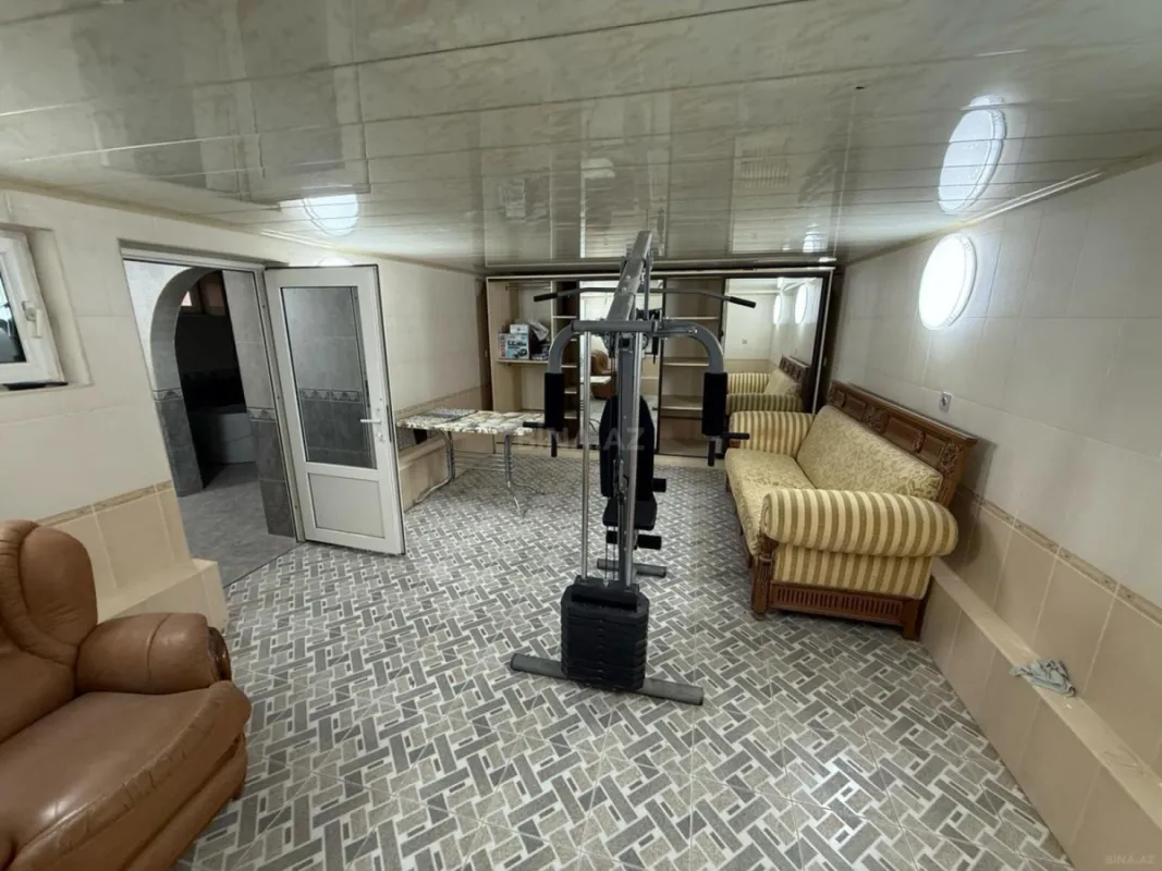 Satılır 5 otaqlı həyət evi 250 m²