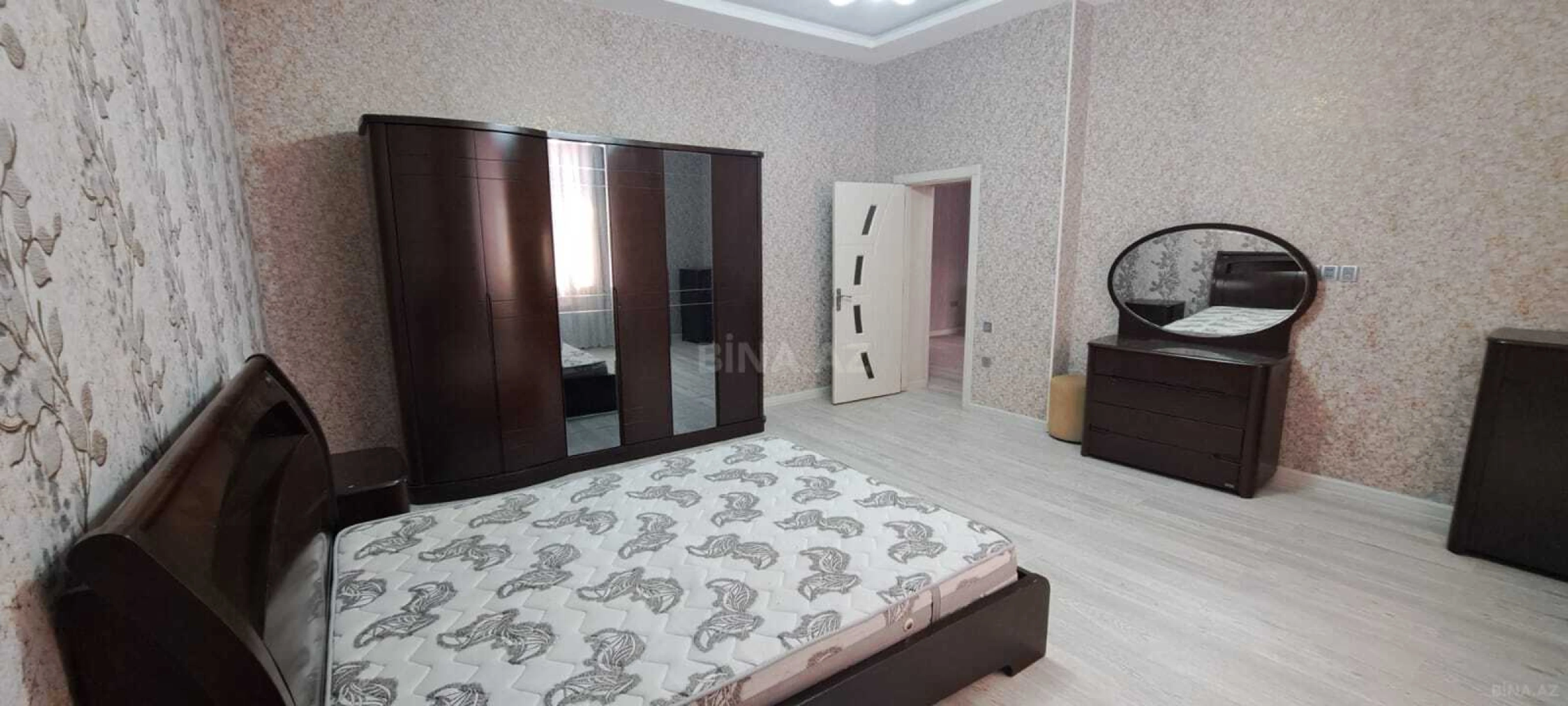 Satılır 6 otaqlı həyət evi 410 m²