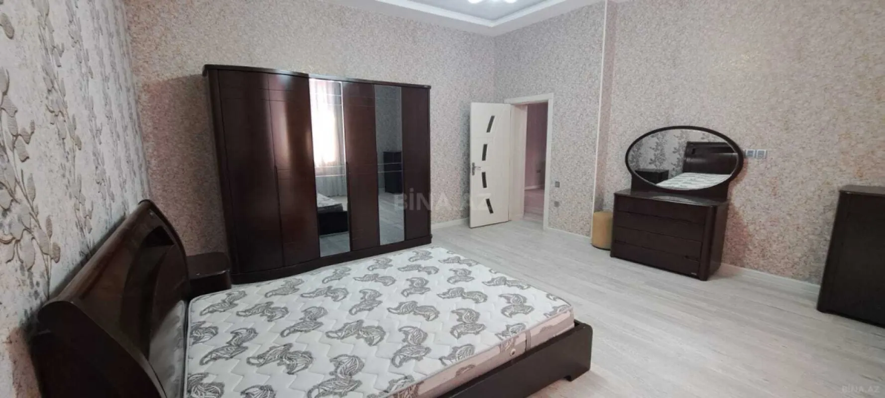 Satılır 6 otaqlı həyət evi 410 m²