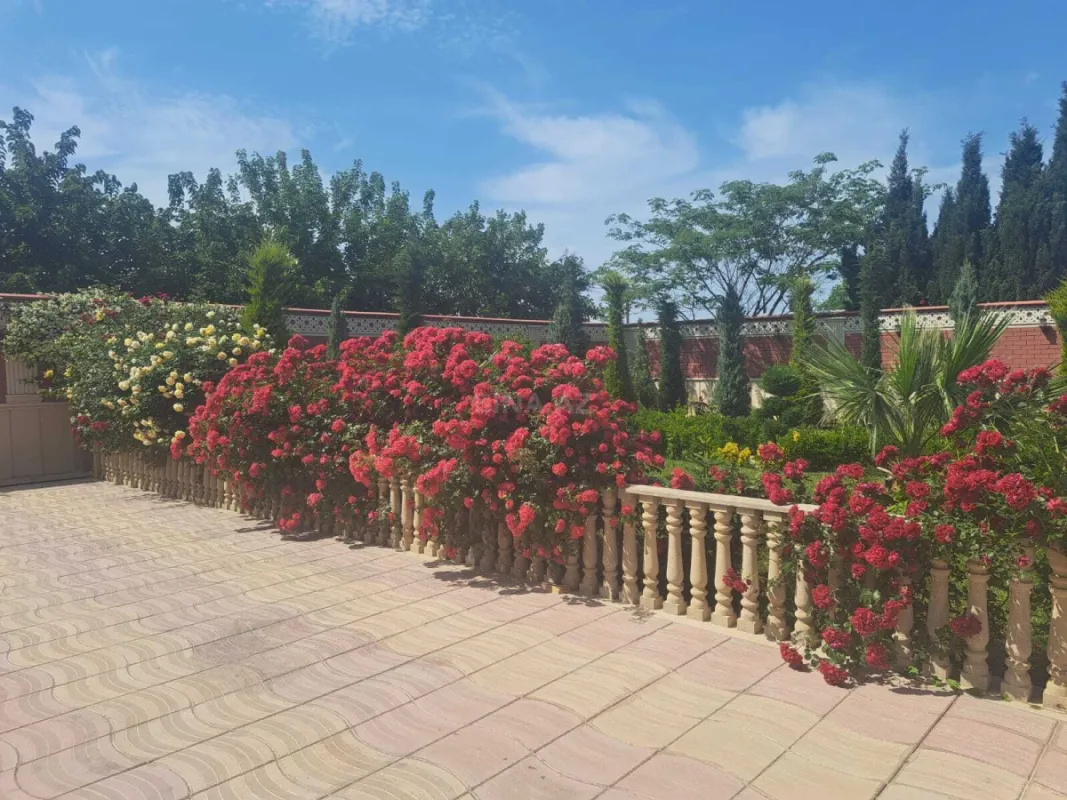 Satılır 6 otaqlı həyət evi 410 m²
