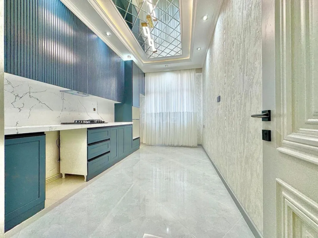 Satılır 4 otaqlı mənzil 135 m²
