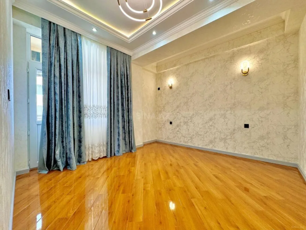 Satılır 4 otaqlı mənzil 135 m²