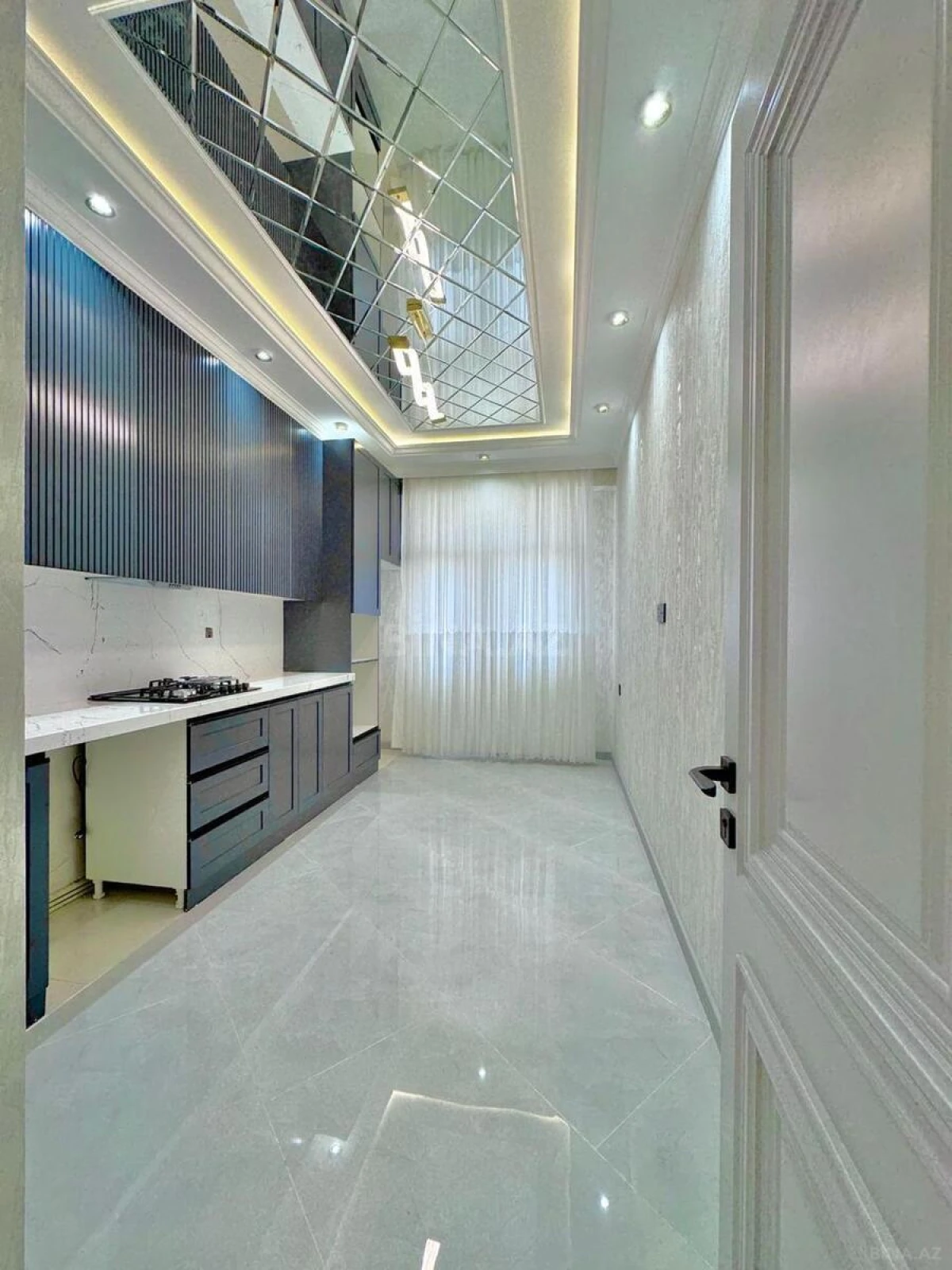 Satılır 4 otaqlı mənzil 135 m²