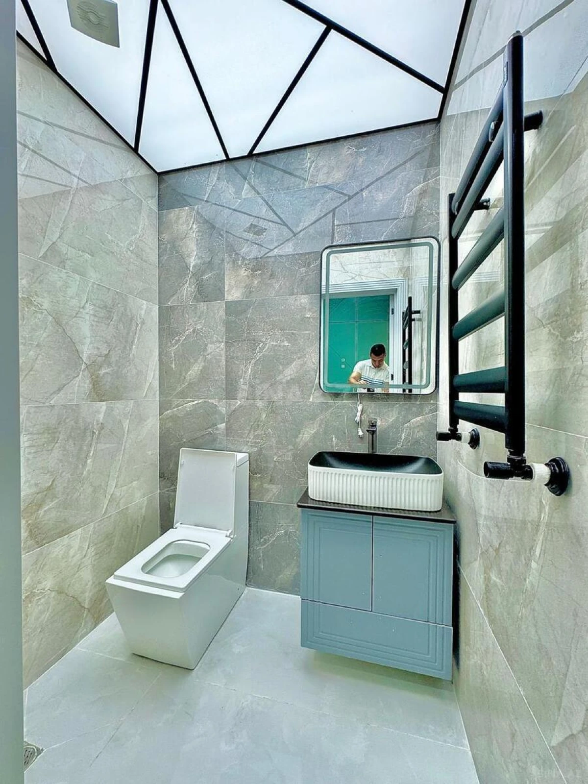 Satılır 4 otaqlı mənzil 135 m²