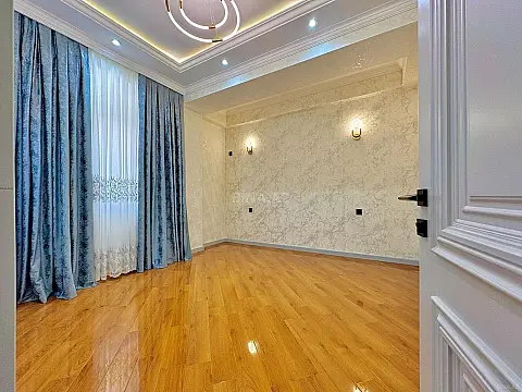 Satılır 4 otaqlı mənzil 135 m²