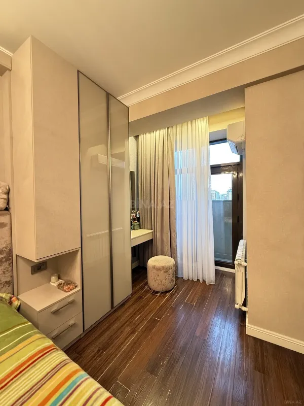 Satılır 3 otaqlı mənzil 138 m²