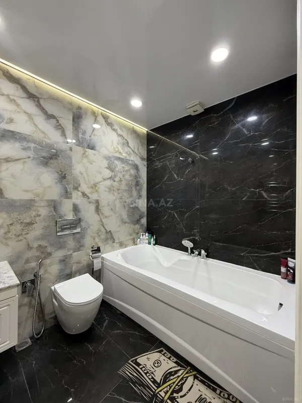 Satılır 3 otaqlı mənzil 138 m²
