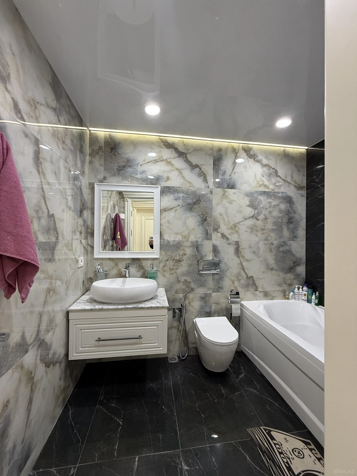 Satılır 3 otaqlı mənzil 138 m²