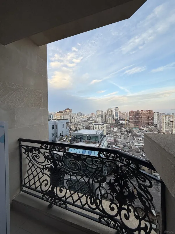 Satılır 3 otaqlı mənzil 138 m²