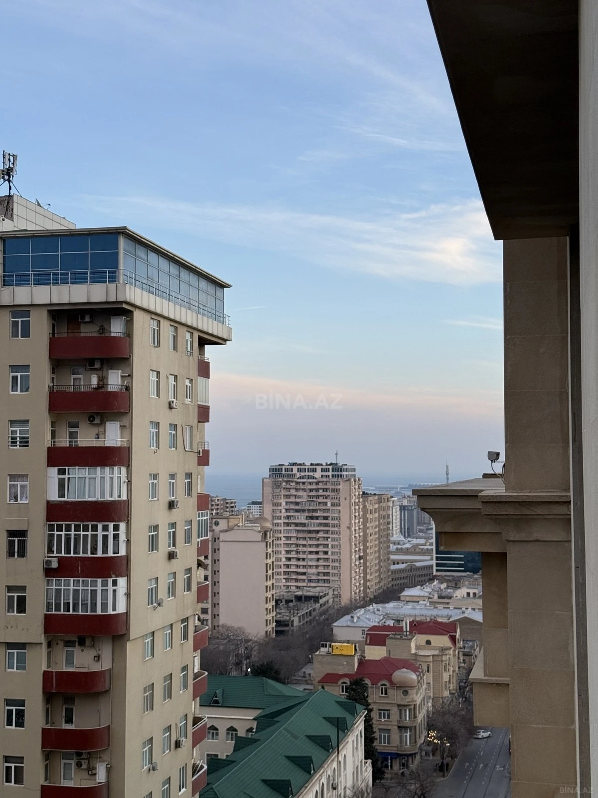 Satılır 3 otaqlı mənzil 138 m²