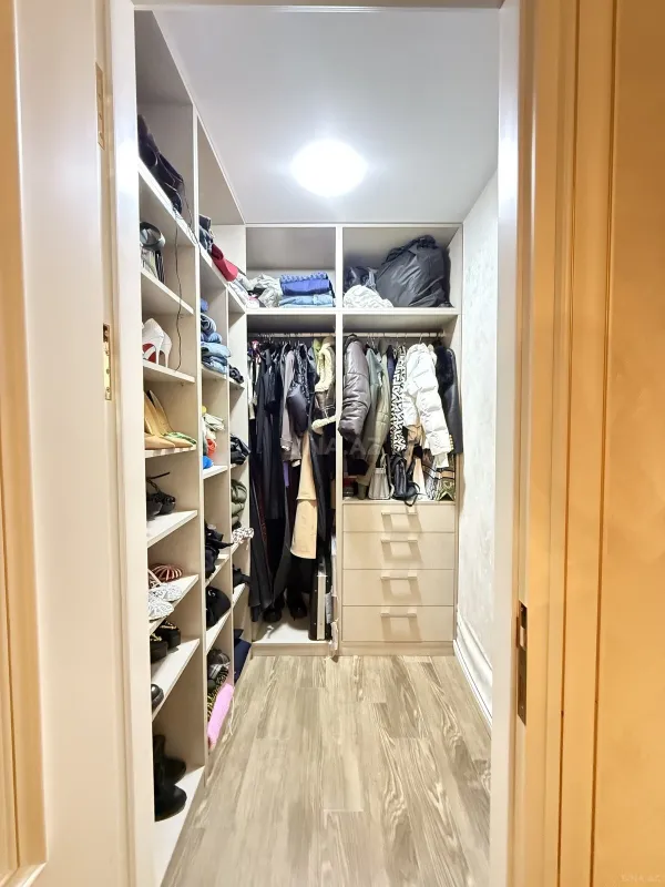 Satılır 3 otaqlı mənzil 138 m²